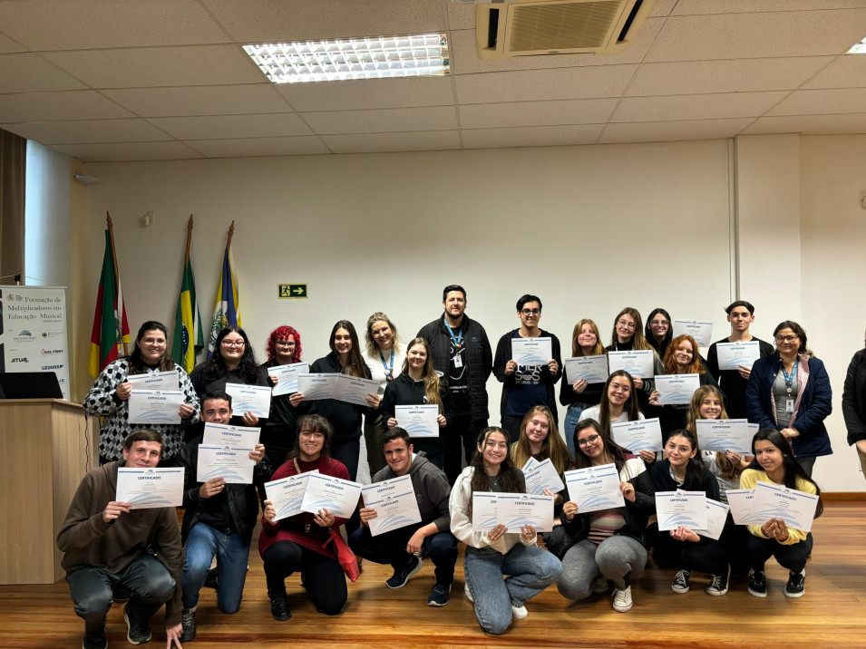 Faculdade Instituto Ivoti entrega certificados para estudantes do Ensino Médio - Formação Docente