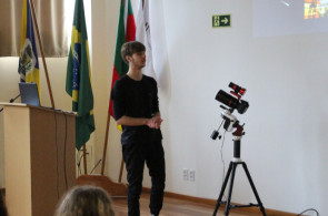 Turmas de 9º ano tem palestra sobre Astrofotografia no Instituto Ivoti