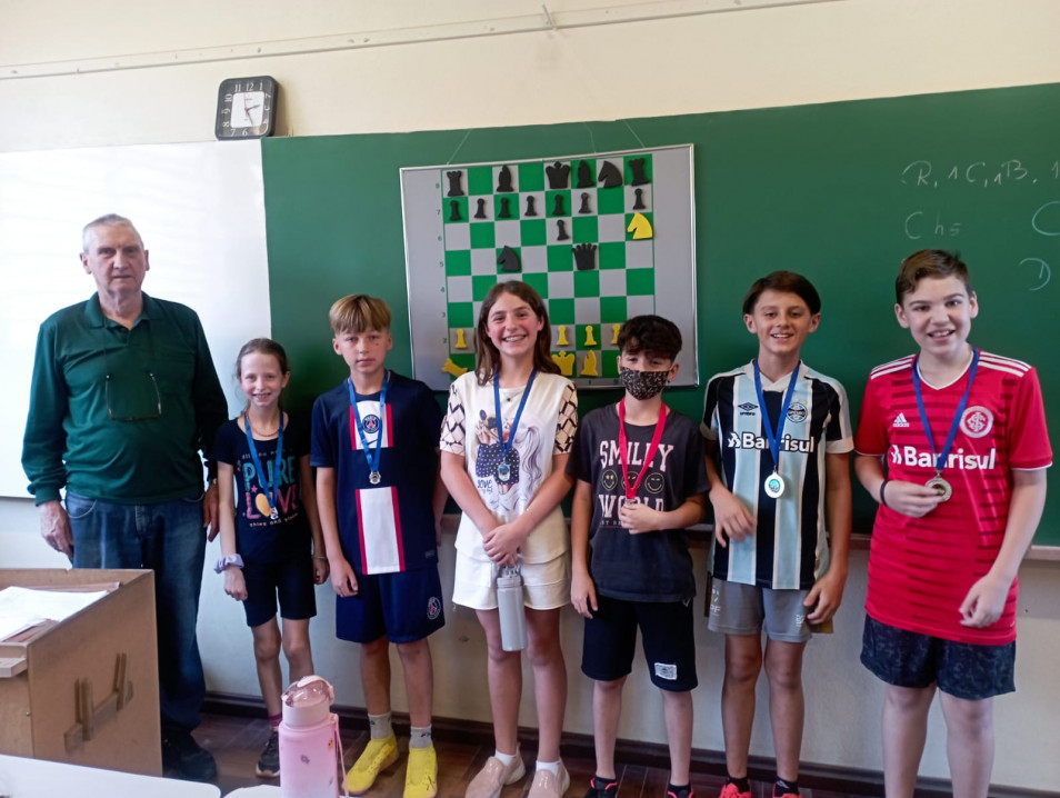 Estudantes dos 4ºs e 5ºs anos do Instituto Ivoti participam de torneio de xadrez