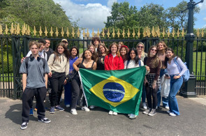 Estudantes do Instituto Ivoti retornam da Inglaterra após mês de imersão na língua inglesa