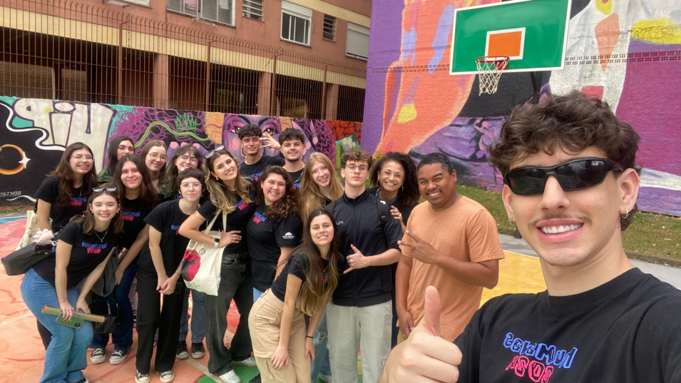 Turma do Ensino Médio realiza visita ao Museu do Hip Hop, em Porto Alegre