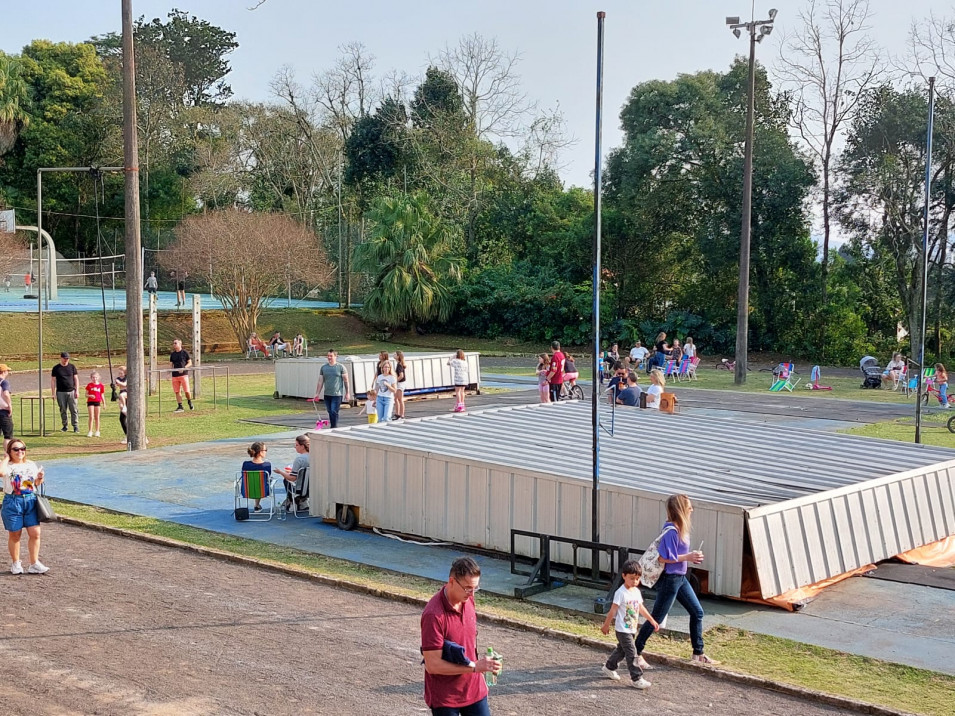 O primeiro Instituto Ivoti em Família oportuniza momentos de integração nos espaços externos da escola.