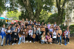 Turmas do 6º ano do Instituto Ivoti  realizam saída de estudos para Porto Alegre