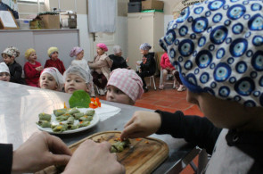 Panqueca de Capuchinha encanta as crianças do Programa Herbário Vivo