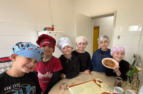 Turma do Turno Integral prepara Muffins de Nozes a partir de colheita realizada na escola