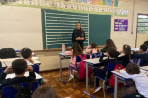 Turma do 2º ano B do Instituto Ivoti recebeu a visita de uma fotógrafa