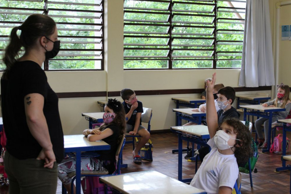 Turmas de 1º e 5º ano retornam às aulas presenciais no Instituto Ivoti