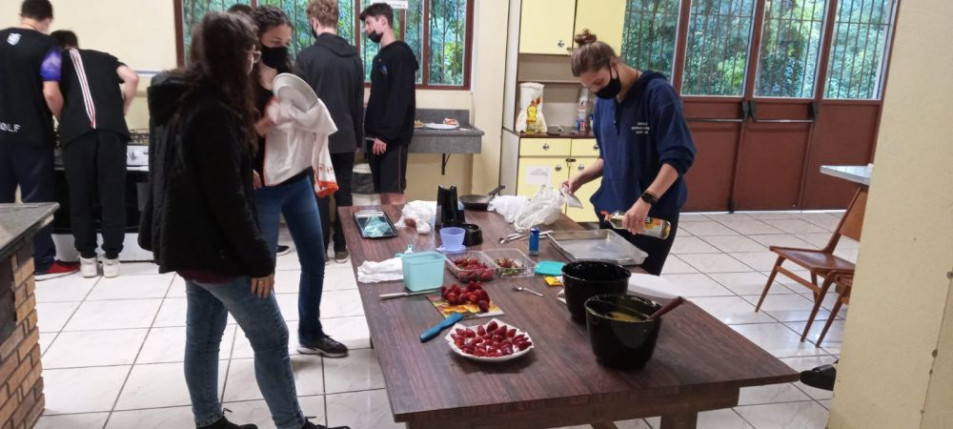 Lições sobre Essen und Gesundheit leva turma do NAI para a cozinha
