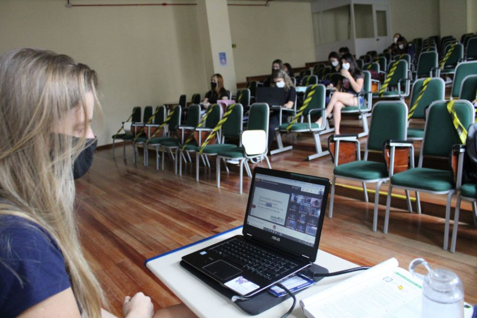 Turmas do Ensino Médio tem palestra sobre Comunidades Quilombolas