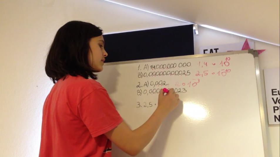 Alunos do 8º ano criam vídeos para explicar sobre Notação Científica