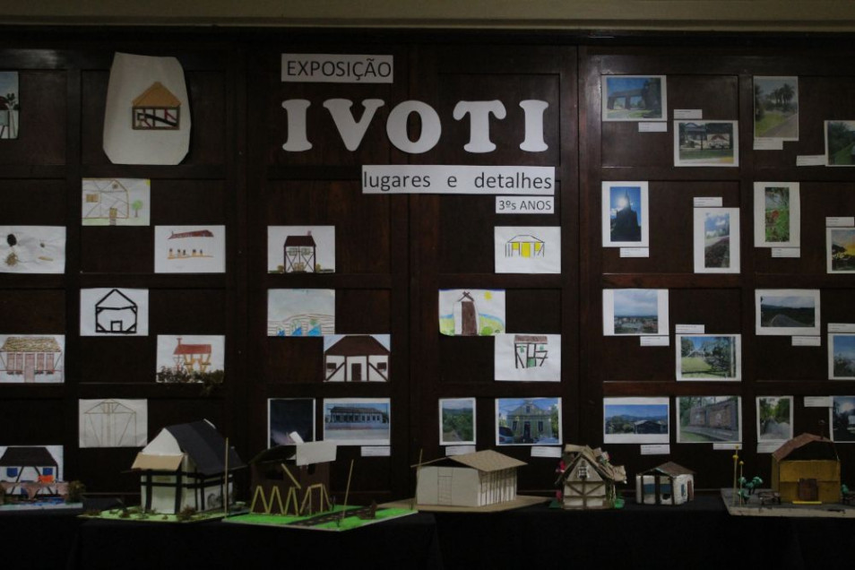 Turmas dos 3º anos criam exposição sobre Ivoti: lugares e detalhes