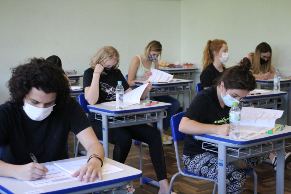 Cinquenta estudantes  do Instituto Ivoti realizam as provas de DSD