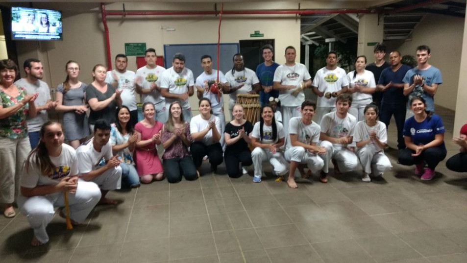 Grupo de Capoeira na aula de Seminário docência e pluriculturalidade