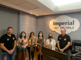 Ascarte participa de entrevista na Rádio Imperial com repertório Natalino
