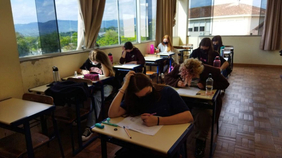 Estudantes de língua alemã realizam prova de proficiência no idioma