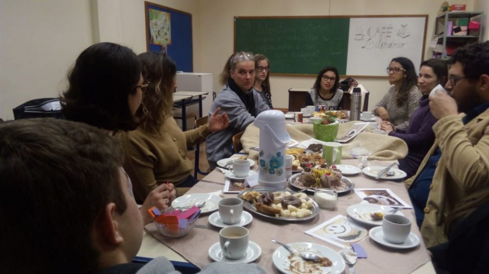 Acadêmicos promovem Café Literário na disciplina de produção textual