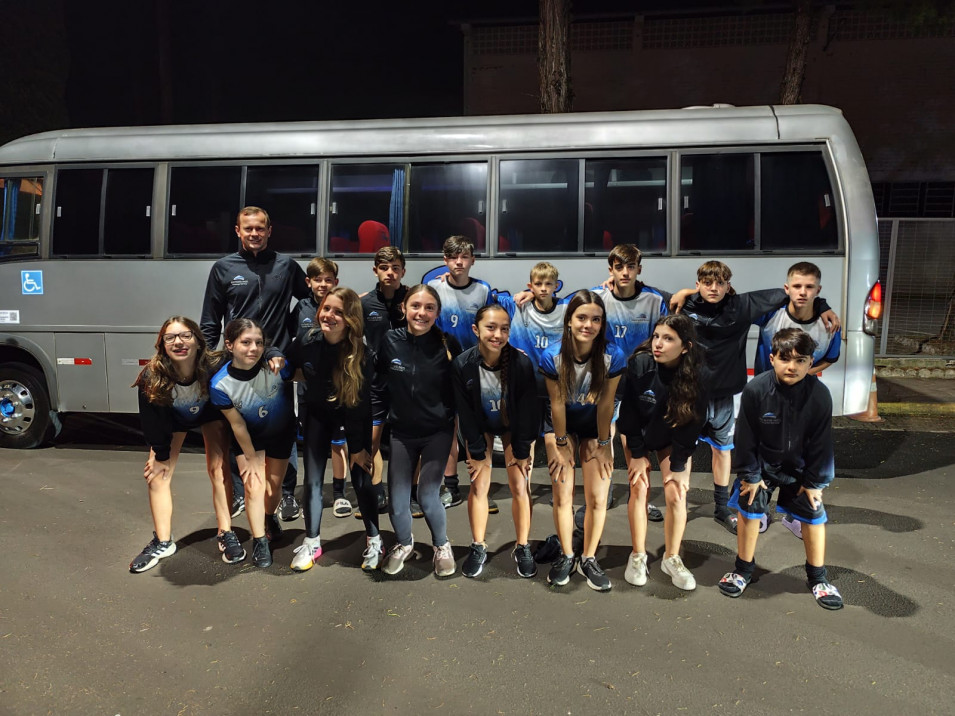 Equipes de Futsal Mirim do Instituto Ivoti participam de competição em Pelotas