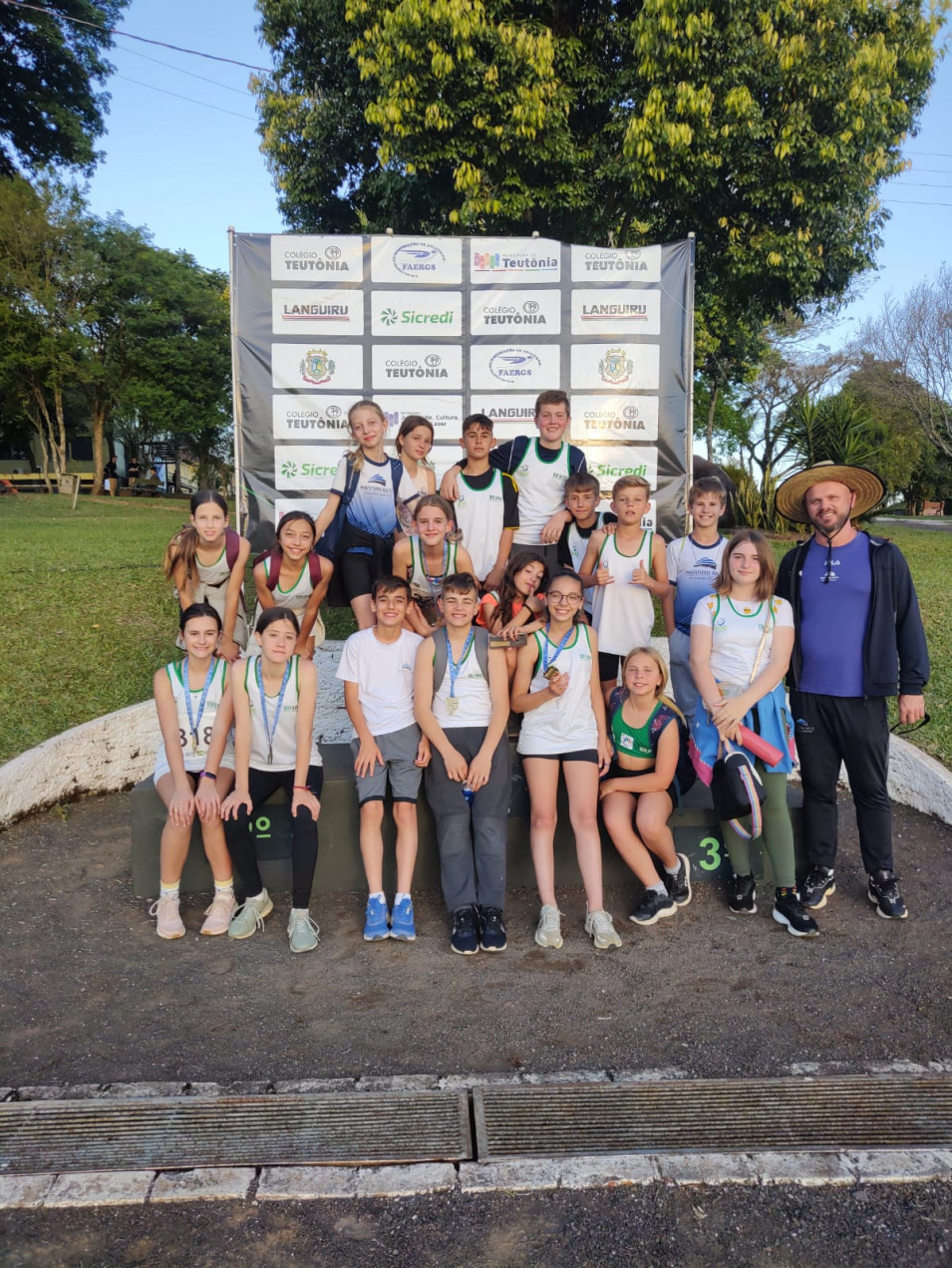 Equipe Municipal de Atletismo/Instituto Ivoti participa de campeonato em Teutônia