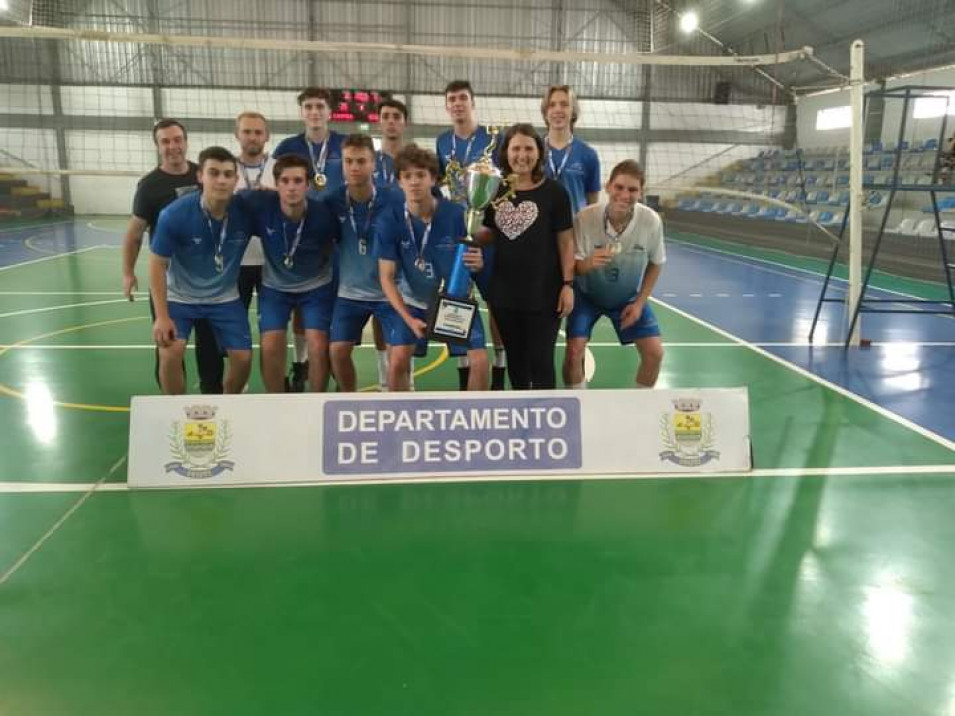 Equipes de vôlei do Instituto Ivoti participam de torneios e equipe masculina se destaca no Intermunicipal