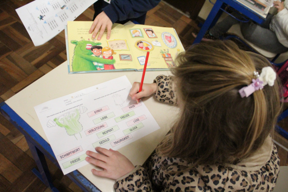 Atividades sobre o livro Das Kleine Wir encanta as crianças do 1º ano do Instituto Ivoti