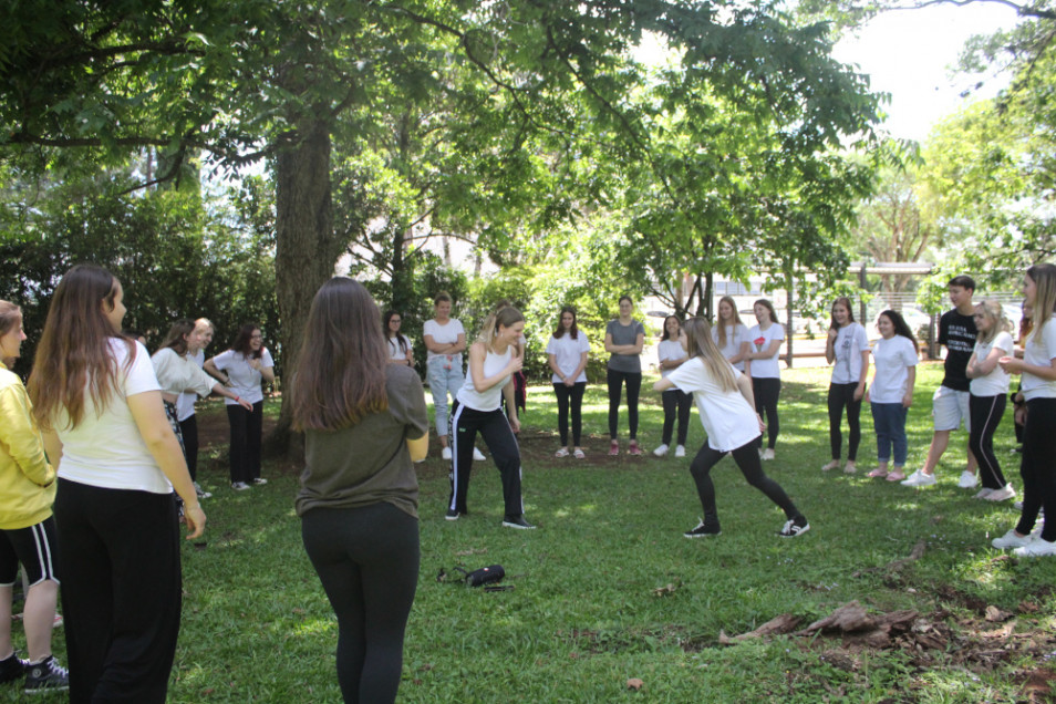 Estudantes do Curso Normal tem oficina de capoeira no Instituto Ivoti