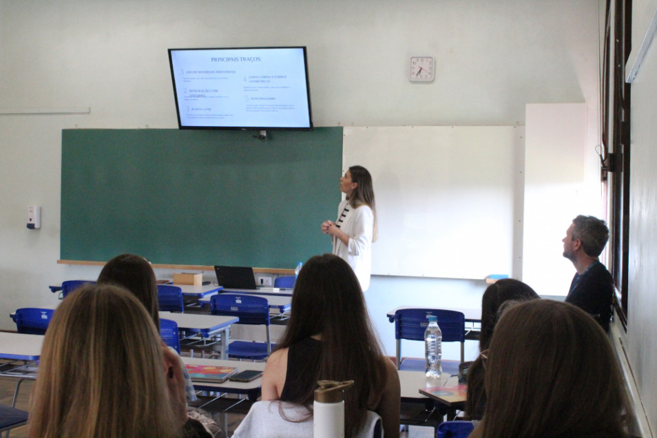 Turma do Ensino Médio participa de palestra com arquiteta e urbanista