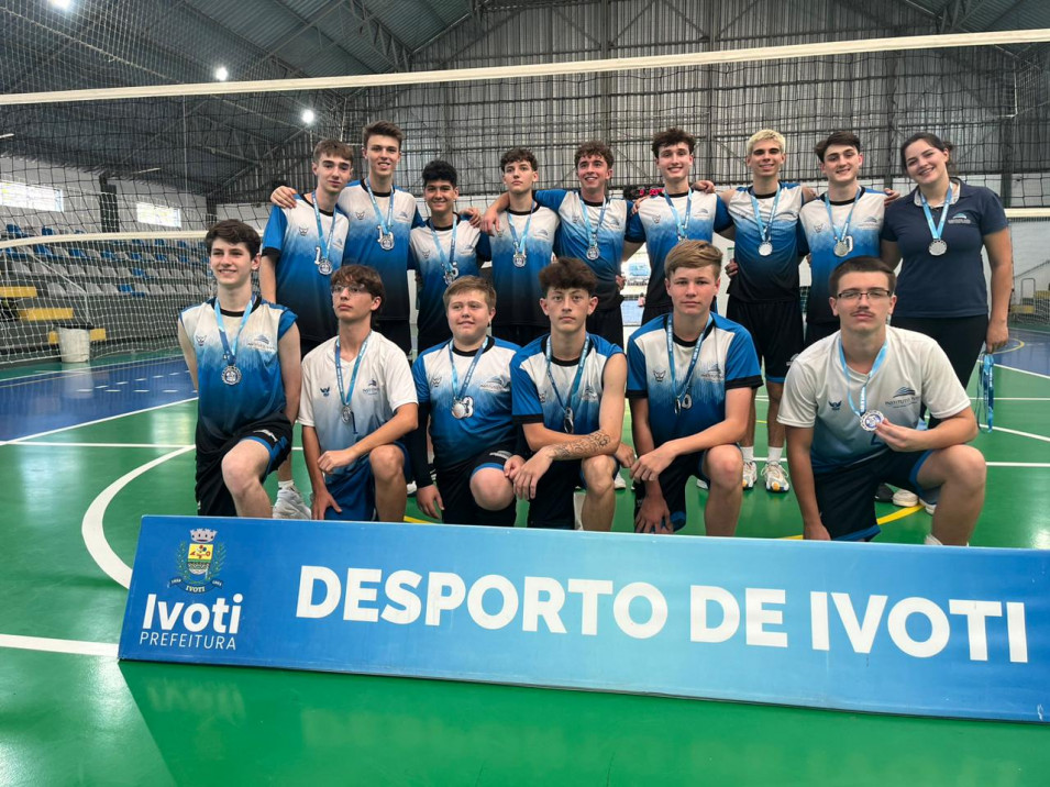 Equipes de vôlei do Instituto Ivoti participam do Torneio Municipal Adulto