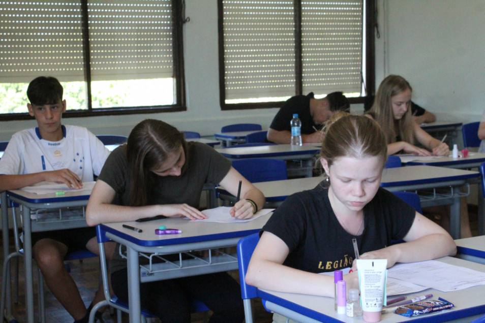 Estudantes realizam prova interna de proficiência em Língua Alemã