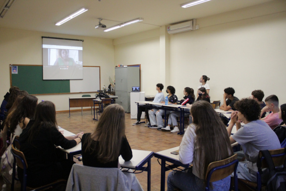 Turma do Ensino Médio participa de conversa com a fundadora do Projeto Social Oorun