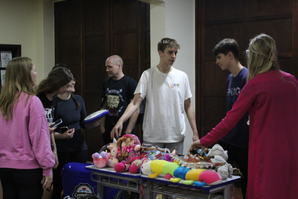Ação do Grêmio Estudantil arrecada brinquedos para crianças de Roca Sales