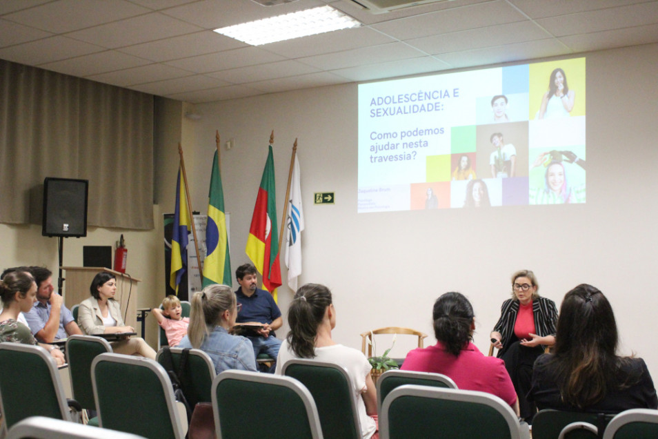 Ciclo Diálogos realizado pelo Instituto Ivoti traz a adolescência e a sexualidade como tema