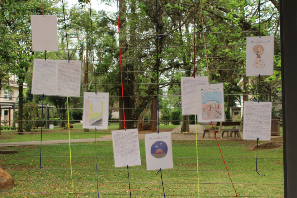 Turmas dos 6ºs anos criam exposição de texto e arte desenvolvidos em aula