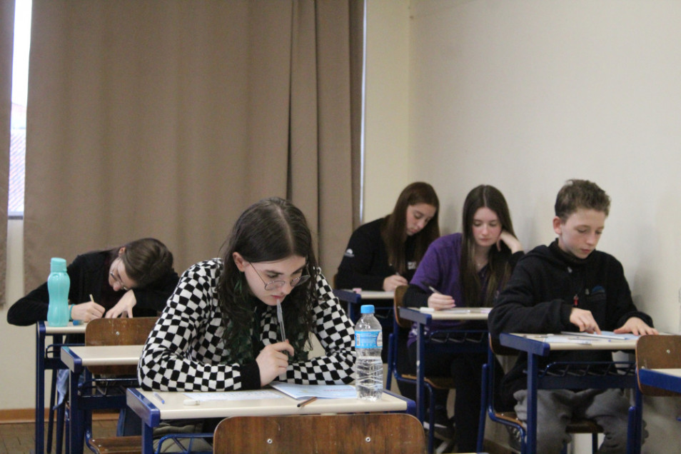 Estudantes da Educação Básica realizam provas da Olimpíada Brasileira de Matemática