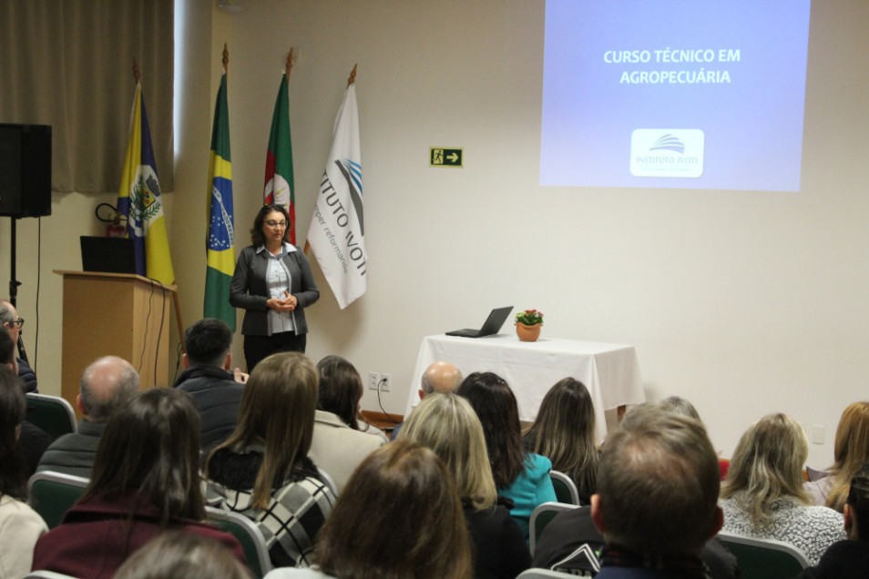 Instituto Ivoti apresenta Curso Técnico em Agropecuária para prefeitos de municípios da região
