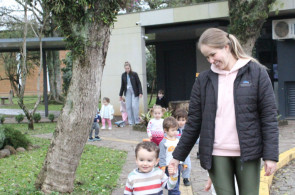 Crianças do Nível 1 realizam desfile com veículos feitos em casa de material reciclável