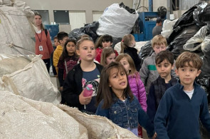 Turmas dos Anos Iniciais realizam visita na Valeplasti Reciclagem de Plástico
