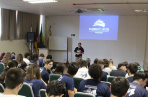 Escola Mathias Schütz traz estudantes para conhecer a Faculdade Instituto Ivoti