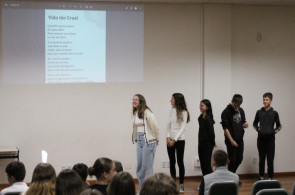 Estudantes do 8º ano do Instituto Ivoti criam e-books de poemas