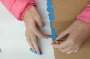 Turma de alemão do Ensino Fundamental cria maquetes inspiradas na fábula Os Músicos de Bremen