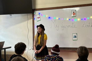 Turma do 5º ano apresentam suas roupas preferidas e praticam vocabulário nas aula de inglês