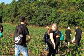 Turma do Técnico em Agropecuária realiza visita técnica em propriedade rural