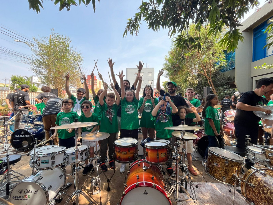 Professor de bateria leva estudantes do Instituto Ivoti para evento em Minas Gerais