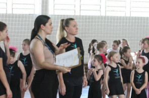 Espaço Dança realiza ensaio geral em preparação para o Espetáculo über Uns