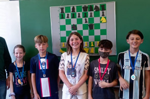 Estudantes dos 4ºs e 5ºs anos do Instituto Ivoti participam de torneio de xadrez