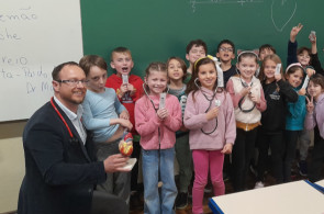 Turma do 1º ano recebe visita de médico cardiologista para tirar dúvidas sobre o coração